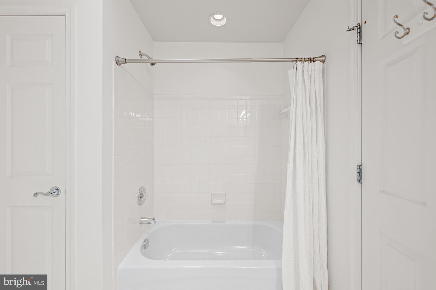 2425 N DICKERSON ST N, ARLINGTON, Virginia 22207, 4 Bedrooms Bedrooms, ,4 BathroomsBathrooms,Residential,For sale,2425 N DICKERSON ST N,VAAR2058284 MLS # VAAR2058284