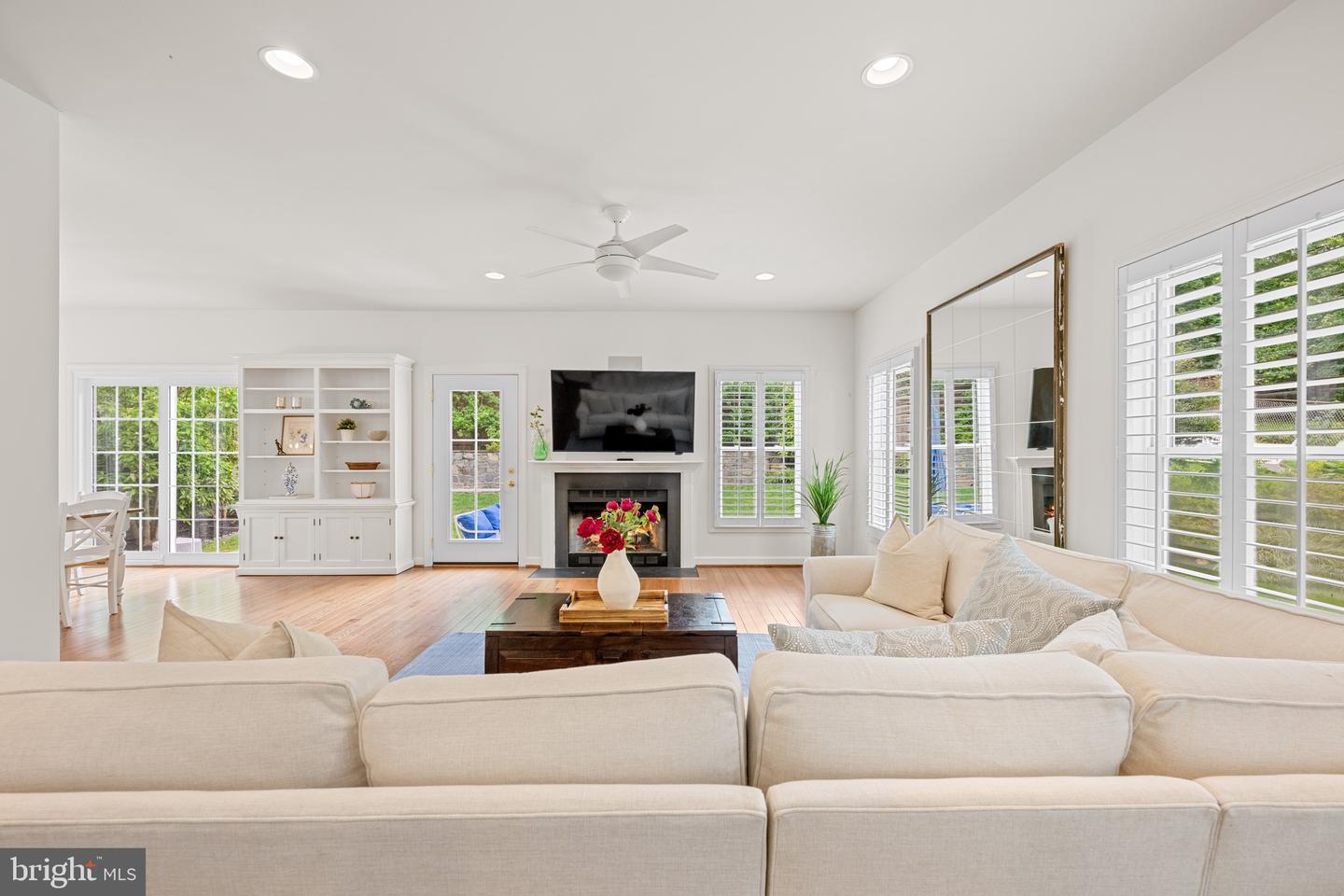 2425 N DICKERSON ST N, ARLINGTON, Virginia 22207, 4 Bedrooms Bedrooms, ,4 BathroomsBathrooms,Residential,For sale,2425 N DICKERSON ST N,VAAR2058284 MLS # VAAR2058284