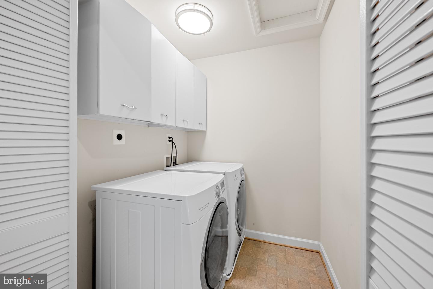 2425 N DICKERSON ST N, ARLINGTON, Virginia 22207, 4 Bedrooms Bedrooms, ,4 BathroomsBathrooms,Residential,For sale,2425 N DICKERSON ST N,VAAR2058284 MLS # VAAR2058284