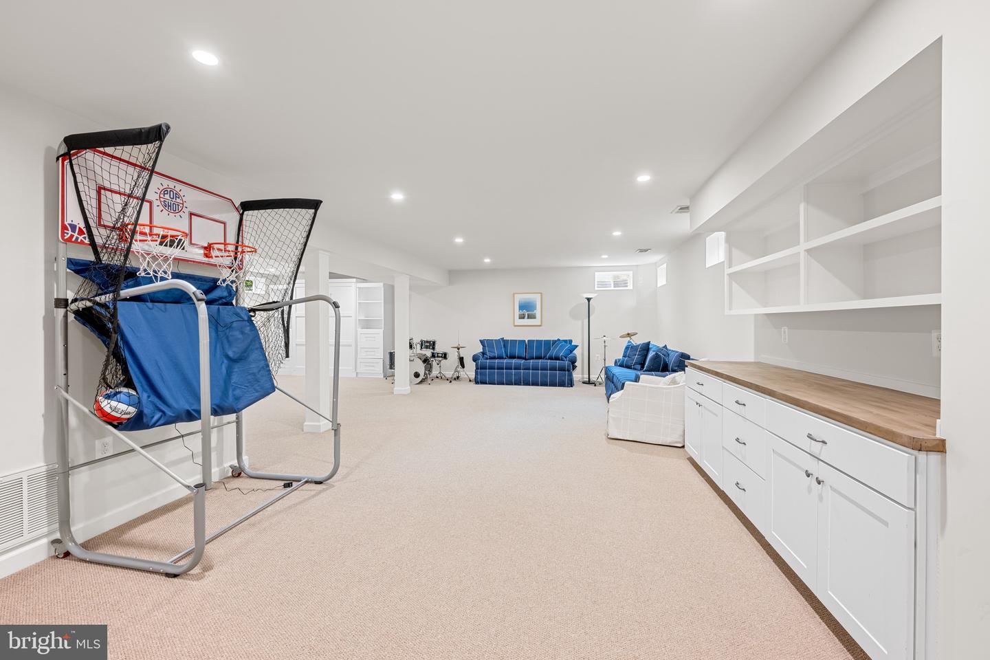 2425 N DICKERSON ST N, ARLINGTON, Virginia 22207, 4 Bedrooms Bedrooms, ,4 BathroomsBathrooms,Residential,For sale,2425 N DICKERSON ST N,VAAR2058284 MLS # VAAR2058284