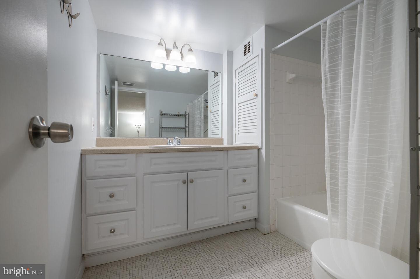 2525 HUNTINGTON AVE #18, ALEXANDRIA, Virginia 22303, 1 Bedroom Bedrooms, ,1 BathroomBathrooms,Residential,For sale,2525 HUNTINGTON AVE #18,VAFX2243566 MLS # VAFX2243566