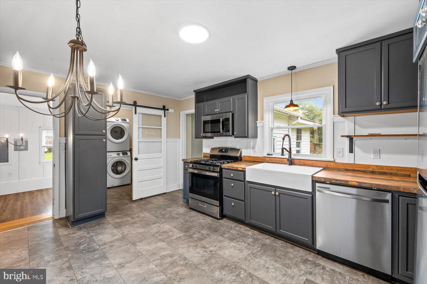 7615 MORRIS RD, SPOTSYLVANIA, Virginia 22551, 3 Bedrooms Bedrooms, 8 Rooms Rooms,2 BathroomsBathrooms,Residential,For sale,7615 MORRIS RD,VASP2033486 MLS # VASP2033486