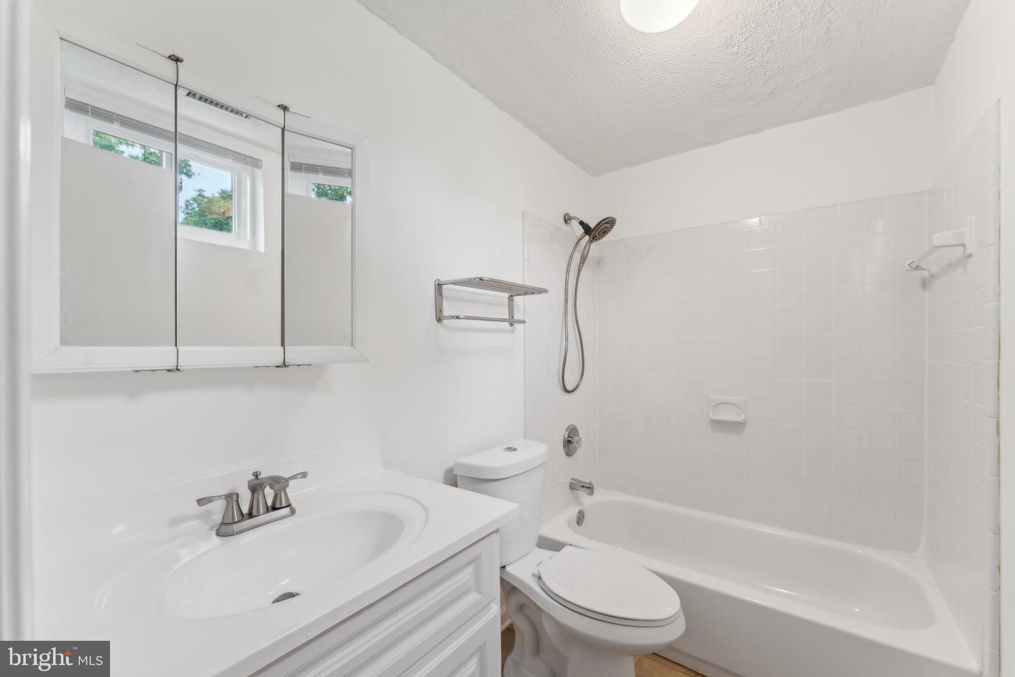 13320 SCIBILIA CT, FAIRFAX, Virginia 22033, 6 Bedrooms Bedrooms, ,3 BathroomsBathrooms,Residential,For sale,13320 SCIBILIA CT,VAFX2243580 MLS # VAFX2243580