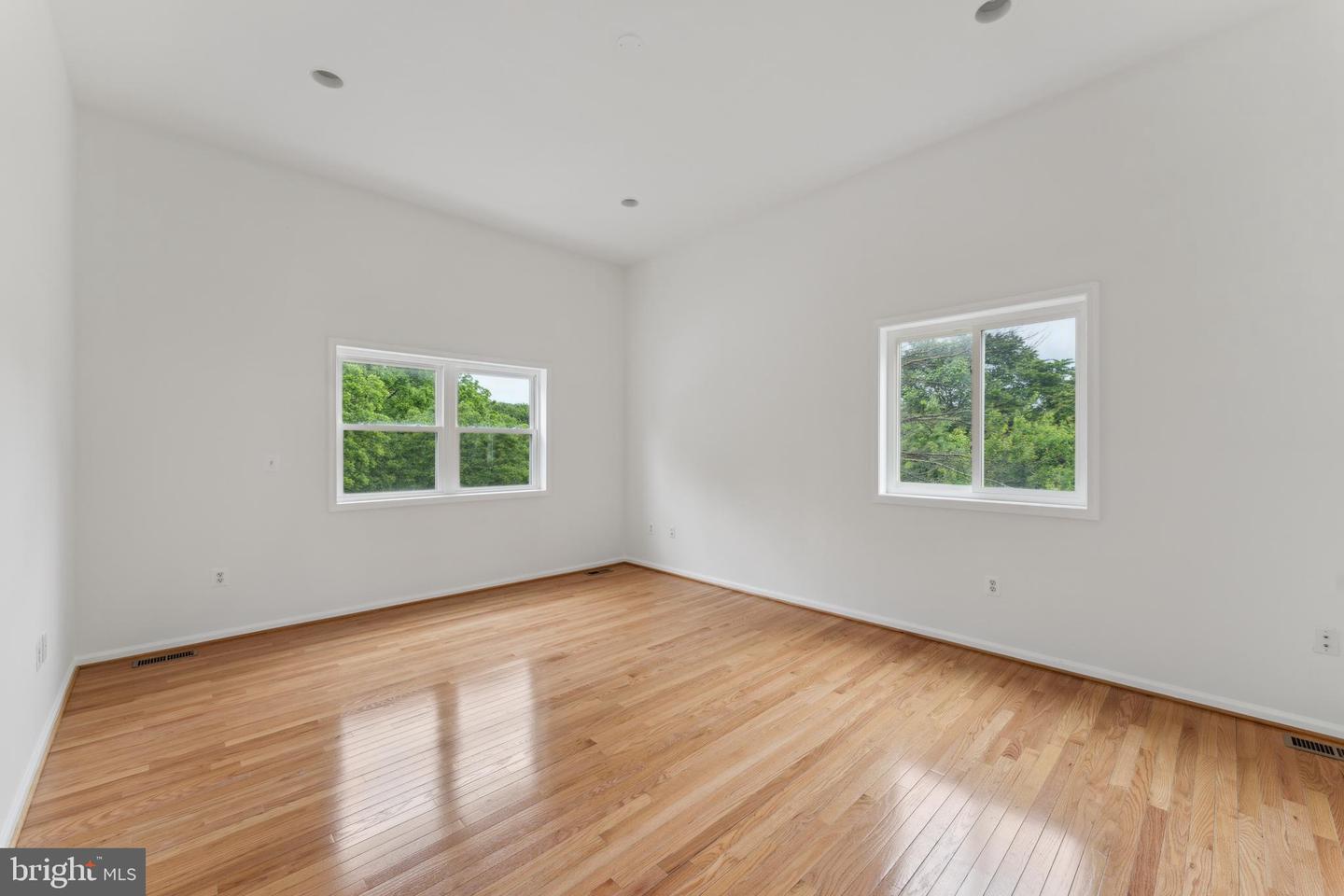 13320 SCIBILIA CT, FAIRFAX, Virginia 22033, 6 Bedrooms Bedrooms, ,3 BathroomsBathrooms,Residential,For sale,13320 SCIBILIA CT,VAFX2243580 MLS # VAFX2243580