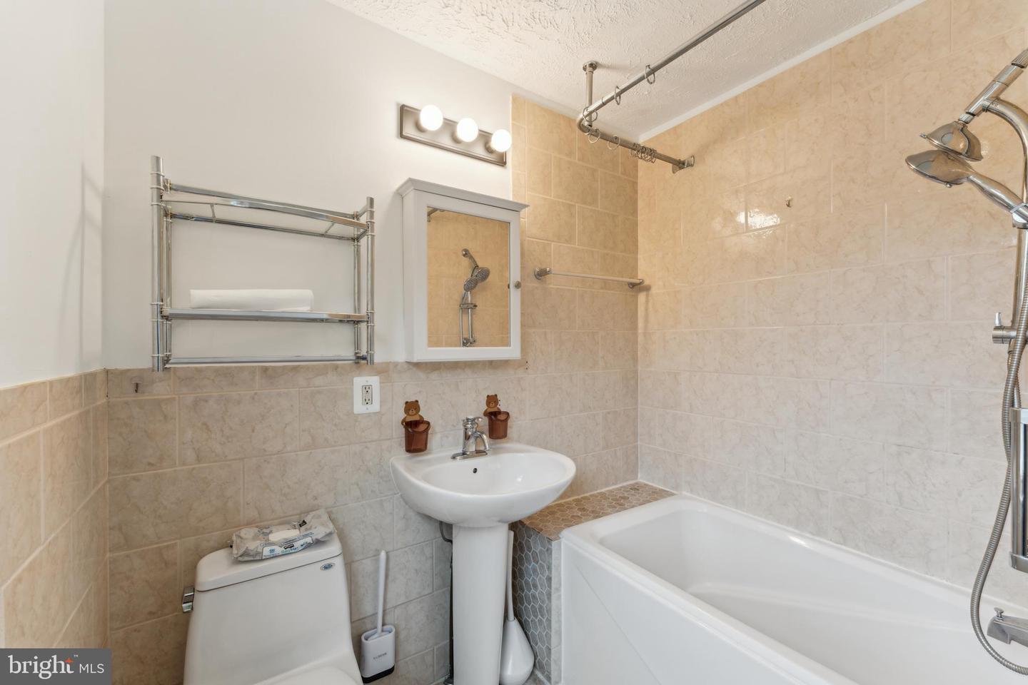 13320 SCIBILIA CT, FAIRFAX, Virginia 22033, 6 Bedrooms Bedrooms, ,3 BathroomsBathrooms,Residential,For sale,13320 SCIBILIA CT,VAFX2243580 MLS # VAFX2243580