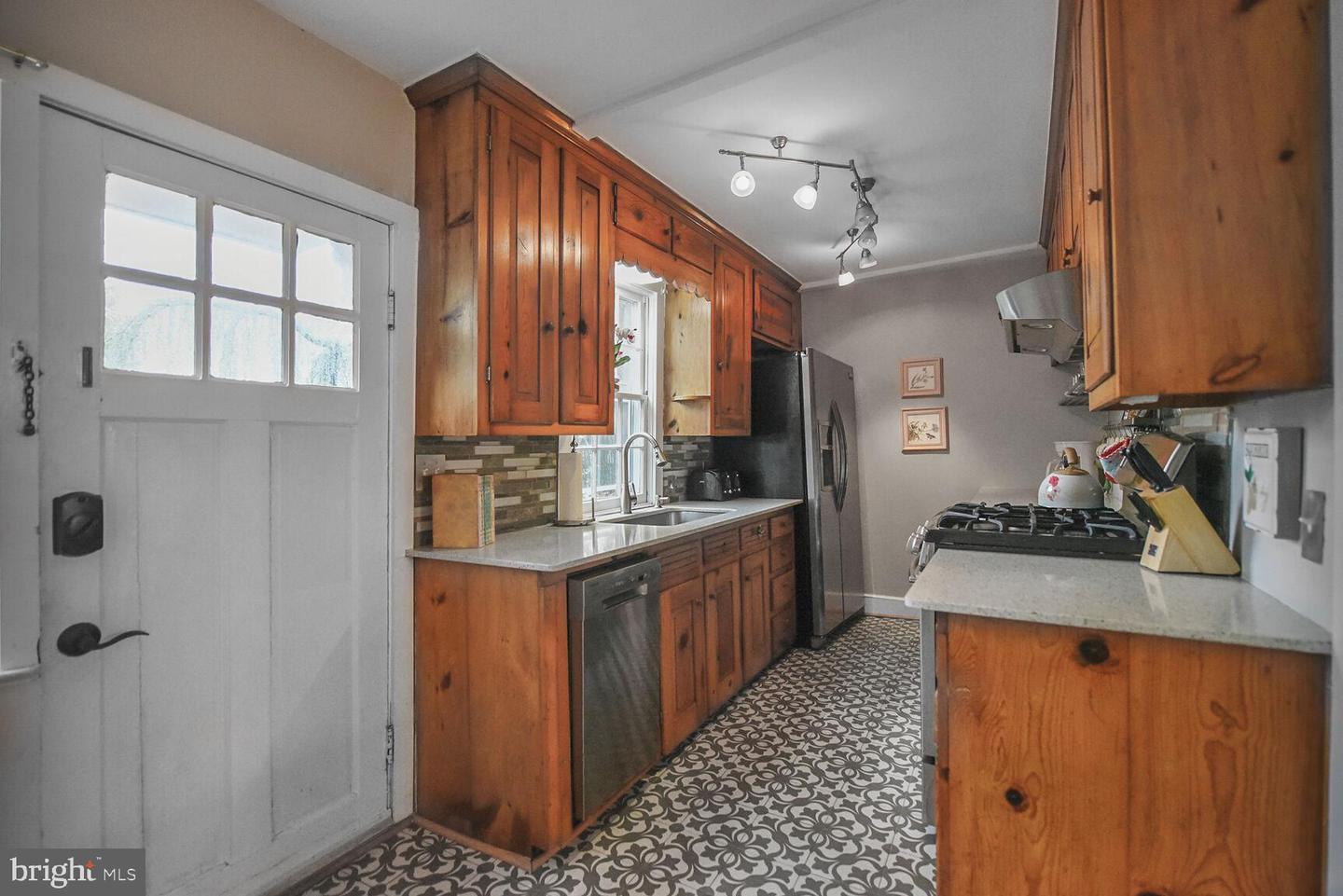 431 S KING ST, LEESBURG, Virginia 20175, 4 Bedrooms Bedrooms, ,2 BathroomsBathrooms,Residential,For sale,431 S KING ST,VALO2098012 MLS # VALO2098012