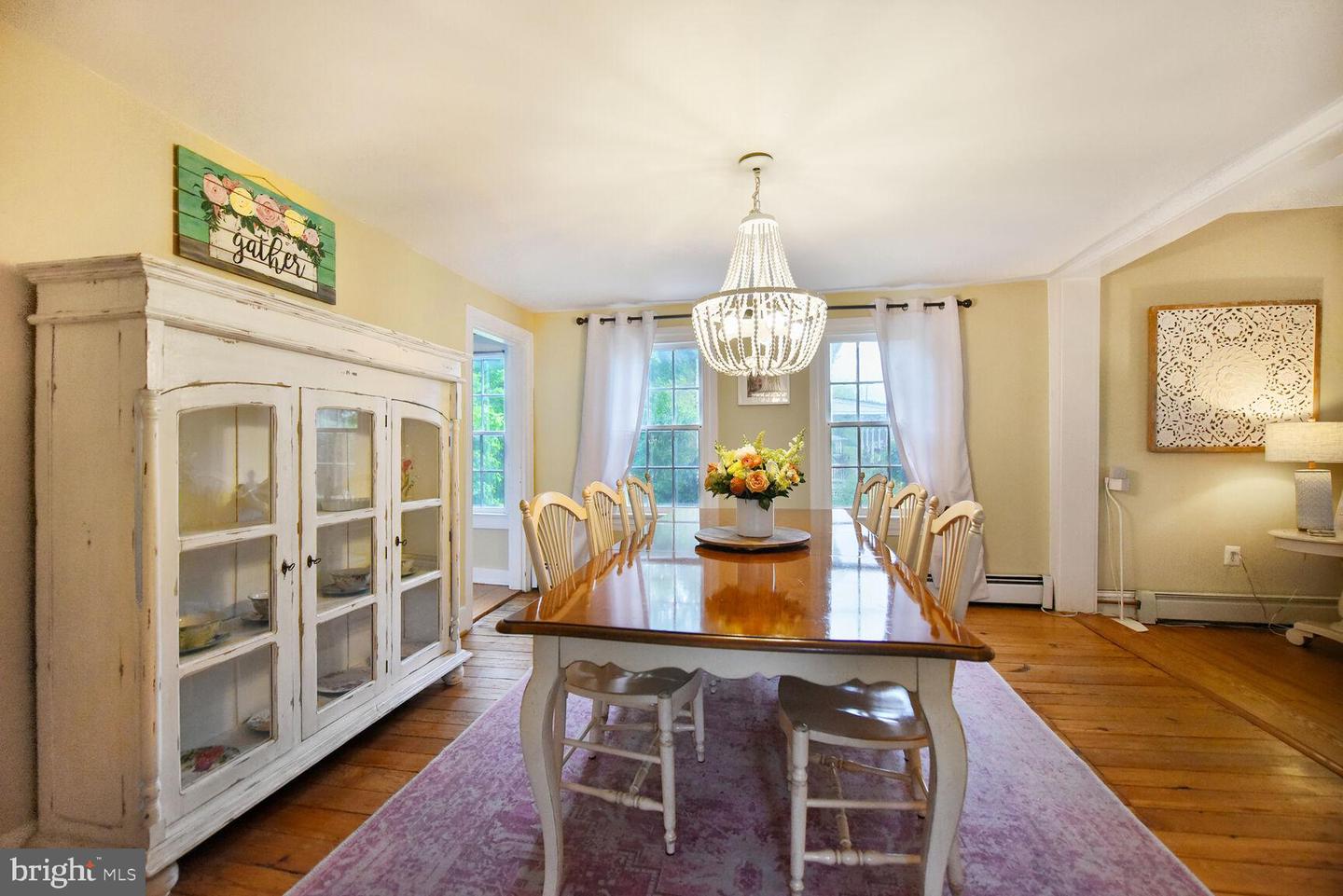 431 S KING ST, LEESBURG, Virginia 20175, 4 Bedrooms Bedrooms, ,2 BathroomsBathrooms,Residential,For sale,431 S KING ST,VALO2098012 MLS # VALO2098012