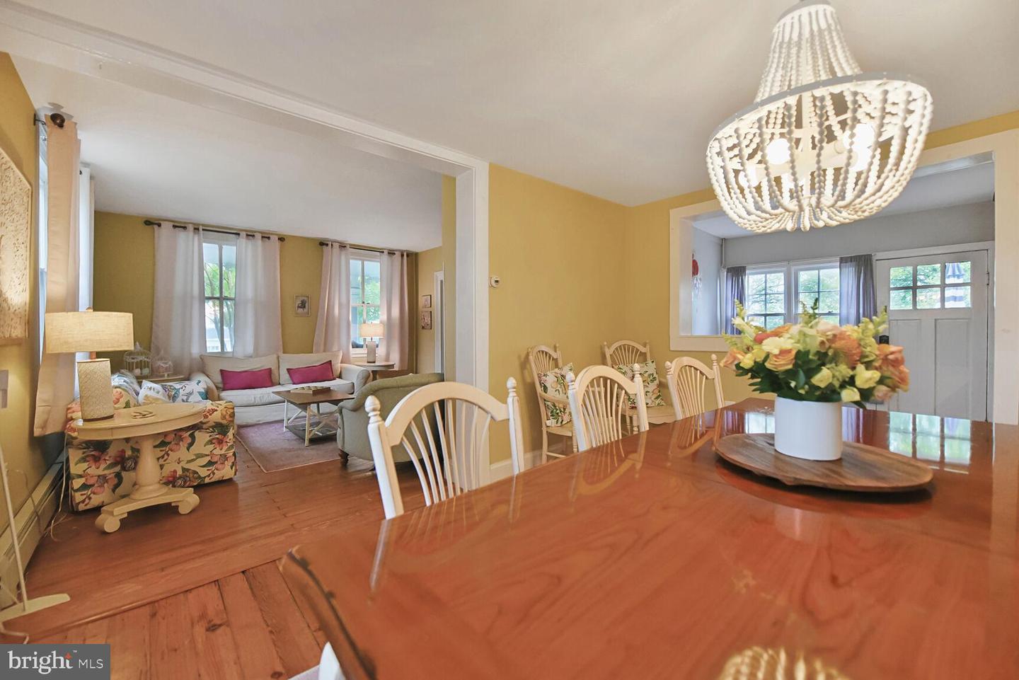 431 S KING ST, LEESBURG, Virginia 20175, 4 Bedrooms Bedrooms, ,2 BathroomsBathrooms,Residential,For sale,431 S KING ST,VALO2098012 MLS # VALO2098012