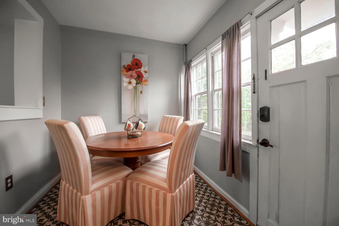431 S KING ST, LEESBURG, Virginia 20175, 4 Bedrooms Bedrooms, ,2 BathroomsBathrooms,Residential,For sale,431 S KING ST,VALO2098012 MLS # VALO2098012
