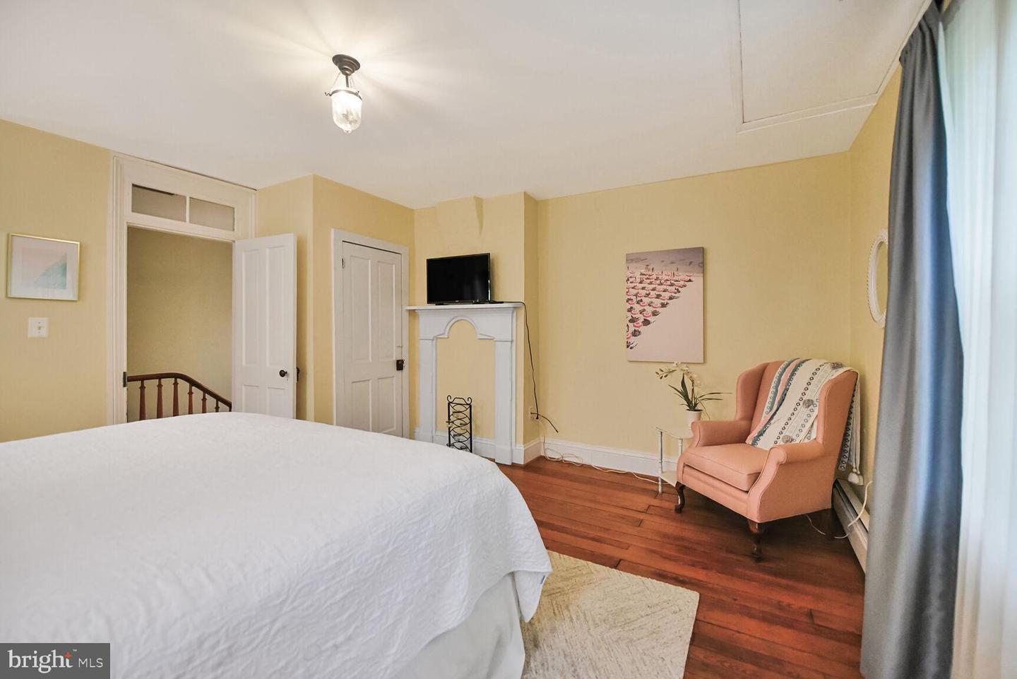 431 S KING ST, LEESBURG, Virginia 20175, 4 Bedrooms Bedrooms, ,2 BathroomsBathrooms,Residential,For sale,431 S KING ST,VALO2098012 MLS # VALO2098012