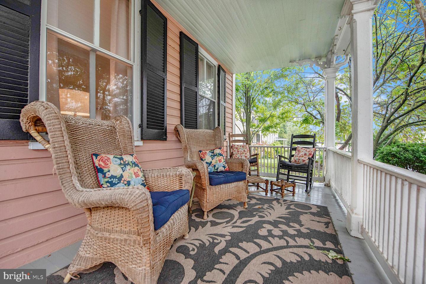 431 S KING ST, LEESBURG, Virginia 20175, 4 Bedrooms Bedrooms, ,2 BathroomsBathrooms,Residential,For sale,431 S KING ST,VALO2098012 MLS # VALO2098012