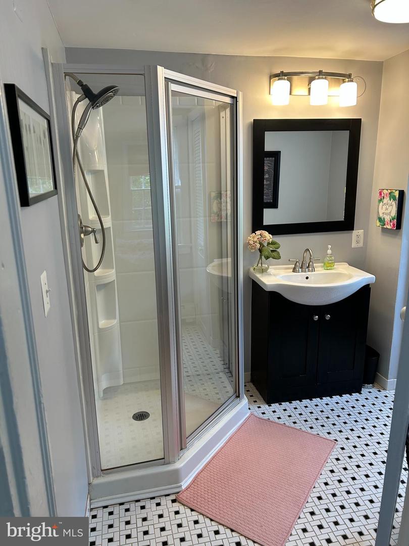 431 S KING ST, LEESBURG, Virginia 20175, 4 Bedrooms Bedrooms, ,2 BathroomsBathrooms,Residential,For sale,431 S KING ST,VALO2098012 MLS # VALO2098012