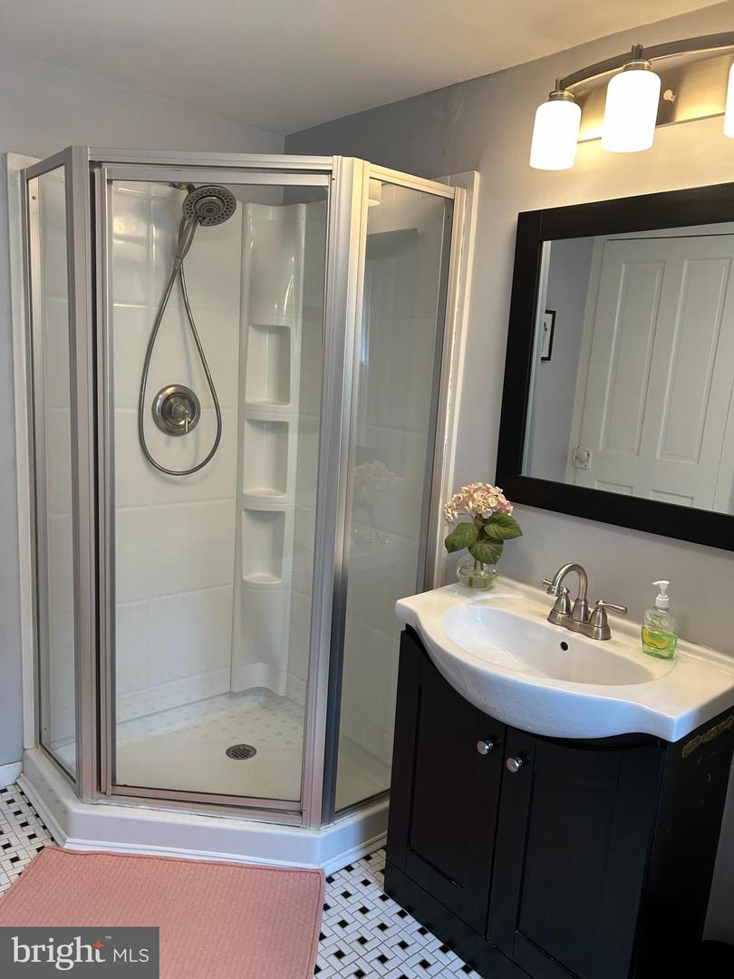 431 S KING ST, LEESBURG, Virginia 20175, 4 Bedrooms Bedrooms, ,2 BathroomsBathrooms,Residential,For sale,431 S KING ST,VALO2098012 MLS # VALO2098012