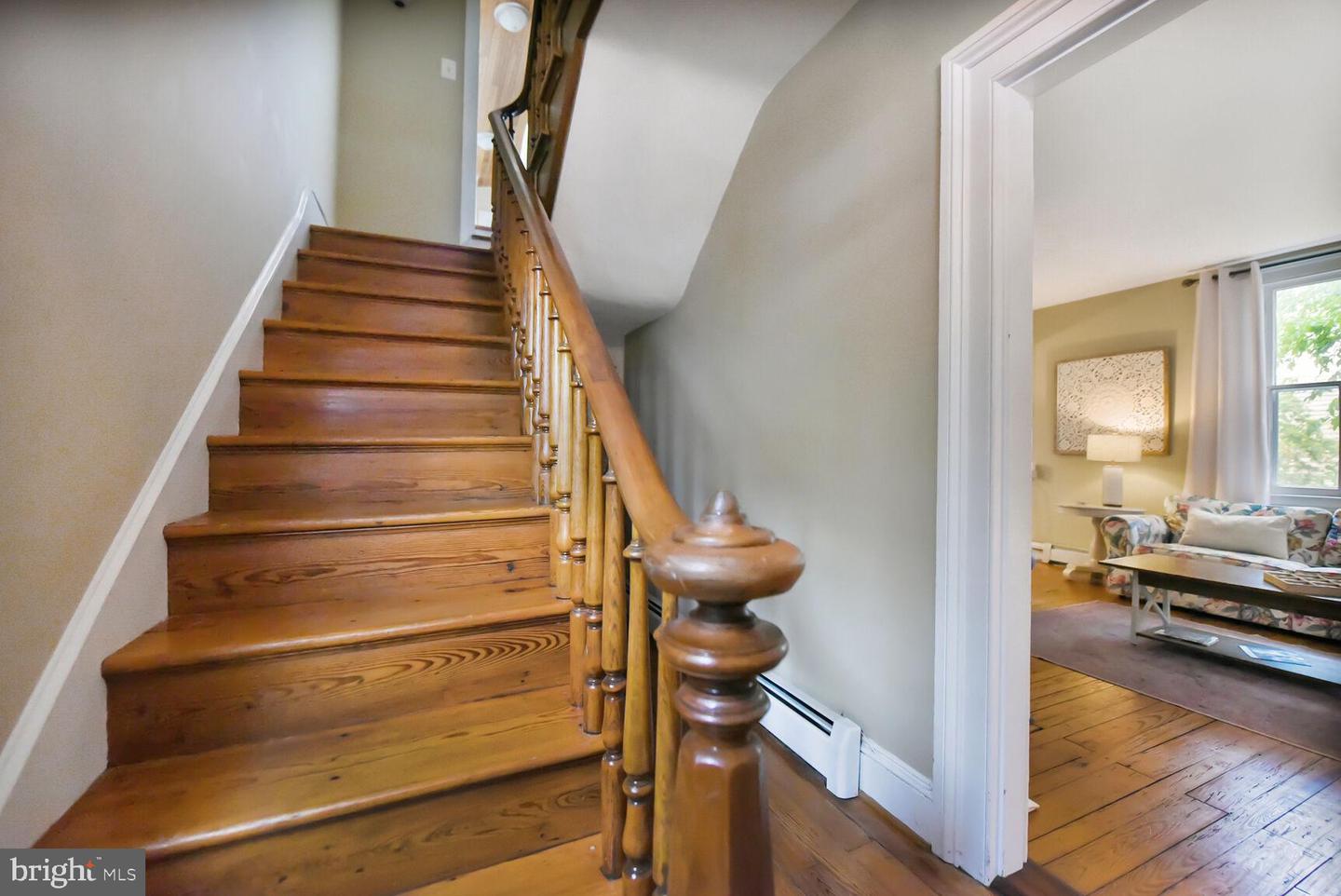 431 S KING ST, LEESBURG, Virginia 20175, 4 Bedrooms Bedrooms, ,2 BathroomsBathrooms,Residential,For sale,431 S KING ST,VALO2098012 MLS # VALO2098012