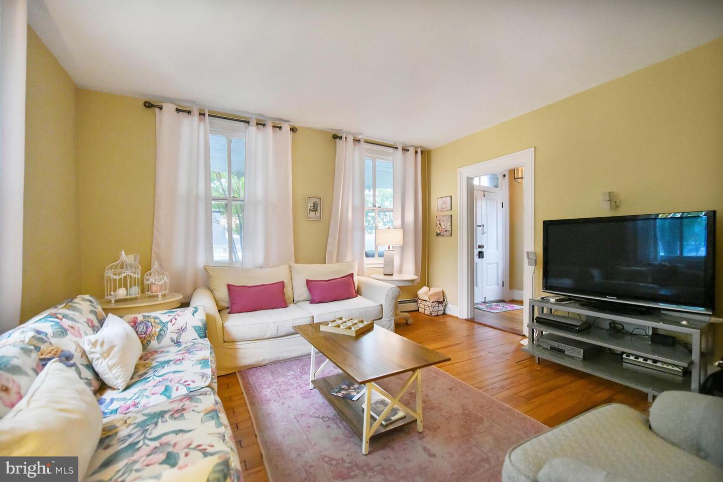 431 S KING ST, LEESBURG, Virginia 20175, 4 Bedrooms Bedrooms, ,2 BathroomsBathrooms,Residential,For sale,431 S KING ST,VALO2098012 MLS # VALO2098012