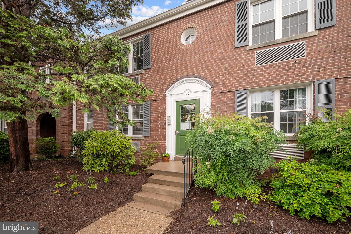 117 E GLEBE RD #C, ALEXANDRIA, Virginia 22305, 1 Bedroom Bedrooms, ,1 BathroomBathrooms,Residential,For sale,117 E GLEBE RD #C,VAAX2045768 MLS # VAAX2045768