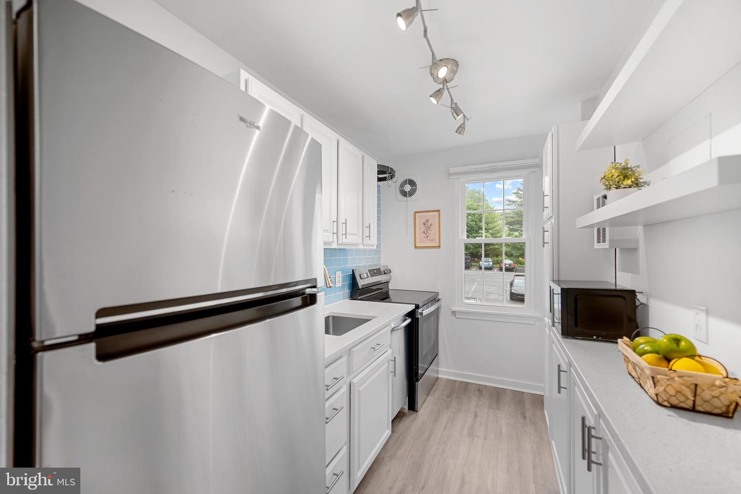 117 E GLEBE RD #C, ALEXANDRIA, Virginia 22305, 1 Bedroom Bedrooms, ,1 BathroomBathrooms,Residential,For sale,117 E GLEBE RD #C,VAAX2045768 MLS # VAAX2045768
