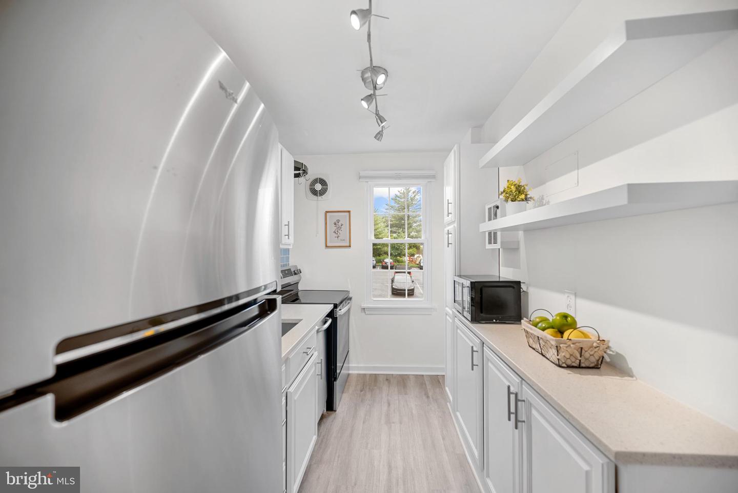 117 E GLEBE RD #C, ALEXANDRIA, Virginia 22305, 1 Bedroom Bedrooms, ,1 BathroomBathrooms,Residential,For sale,117 E GLEBE RD #C,VAAX2045768 MLS # VAAX2045768