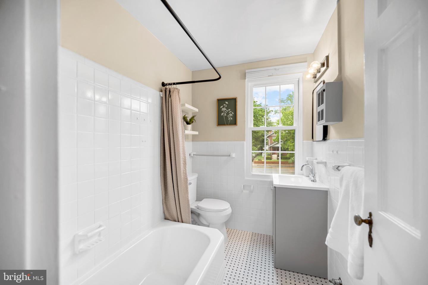 117 E GLEBE RD #C, ALEXANDRIA, Virginia 22305, 1 Bedroom Bedrooms, ,1 BathroomBathrooms,Residential,For sale,117 E GLEBE RD #C,VAAX2045768 MLS # VAAX2045768