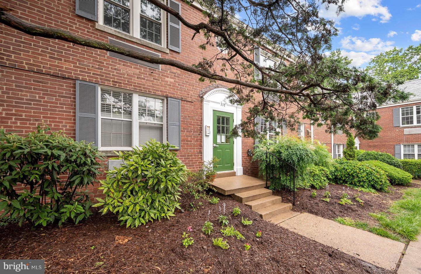 117 E GLEBE RD #C, ALEXANDRIA, Virginia 22305, 1 Bedroom Bedrooms, ,1 BathroomBathrooms,Residential,For sale,117 E GLEBE RD #C,VAAX2045768 MLS # VAAX2045768
