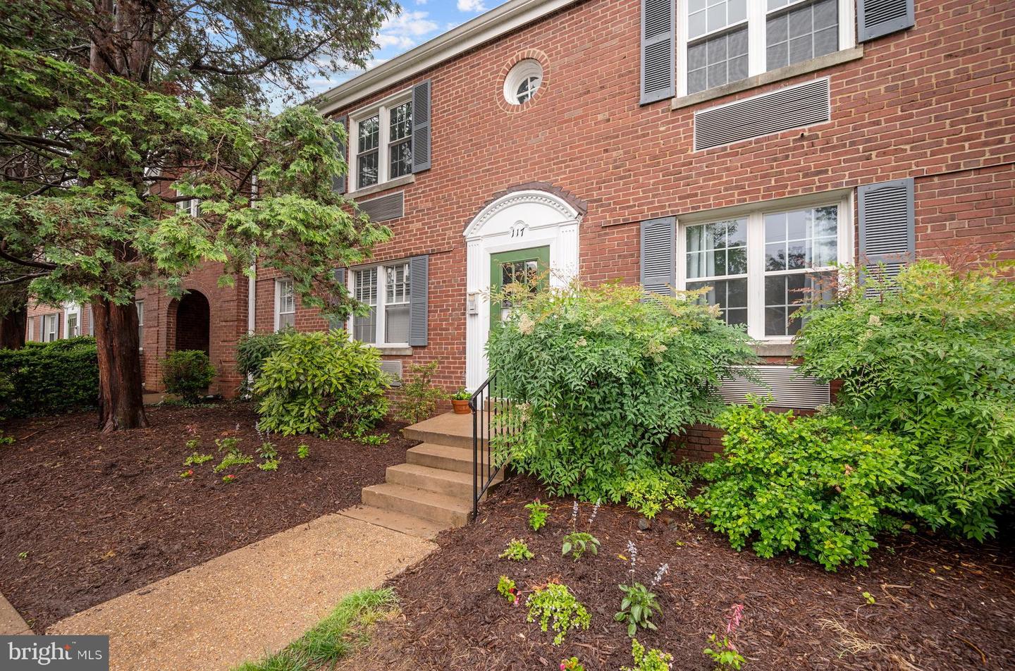 117 E GLEBE RD #C, ALEXANDRIA, Virginia 22305, 1 Bedroom Bedrooms, ,1 BathroomBathrooms,Residential,For sale,117 E GLEBE RD #C,VAAX2045768 MLS # VAAX2045768