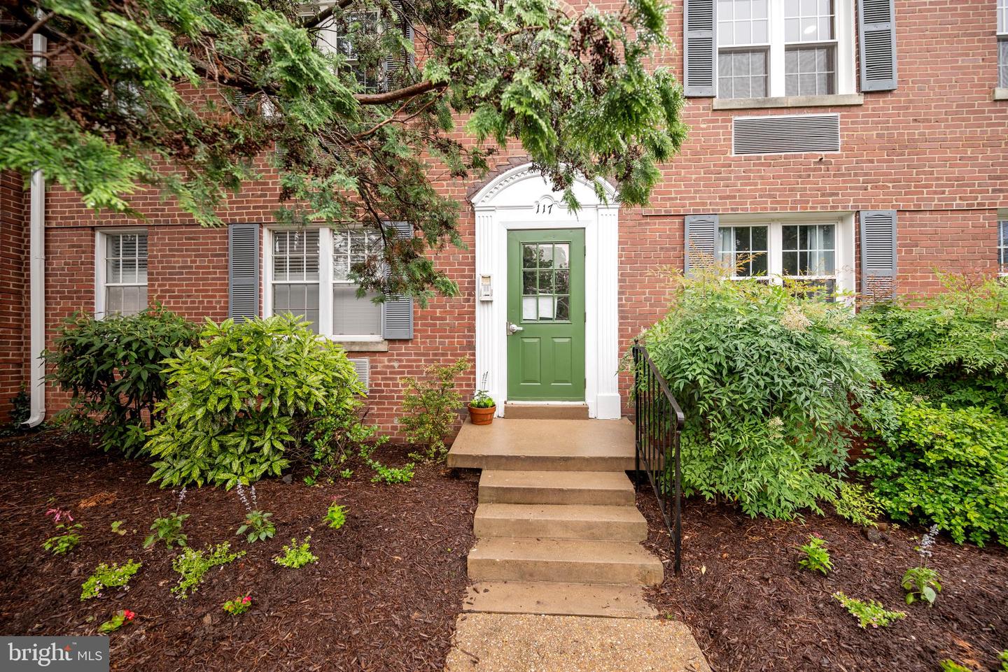 117 E GLEBE RD #C, ALEXANDRIA, Virginia 22305, 1 Bedroom Bedrooms, ,1 BathroomBathrooms,Residential,For sale,117 E GLEBE RD #C,VAAX2045768 MLS # VAAX2045768