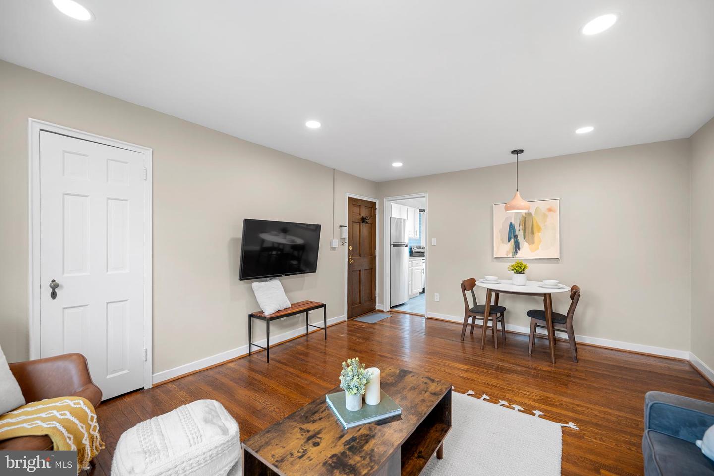 117 E GLEBE RD #C, ALEXANDRIA, Virginia 22305, 1 Bedroom Bedrooms, ,1 BathroomBathrooms,Residential,For sale,117 E GLEBE RD #C,VAAX2045768 MLS # VAAX2045768