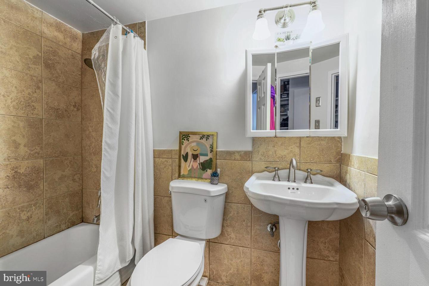 2710 MACOMB ST NW #202, WASHINGTON, District Of Columbia 20008, ,1 BathroomBathrooms,Residential,For sale,2710 MACOMB ST NW #202,DCDC2202832 MLS # DCDC2202832