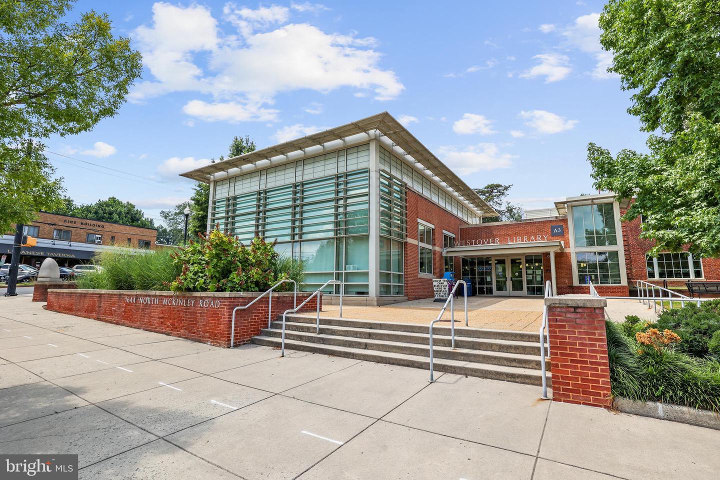 6947 28TH ST N, ARLINGTON, Virginia 22213, 3 Bedrooms Bedrooms, ,2 BathroomsBathrooms,Residential,For sale,6947 28TH ST N,VAAR2058330 MLS # VAAR2058330