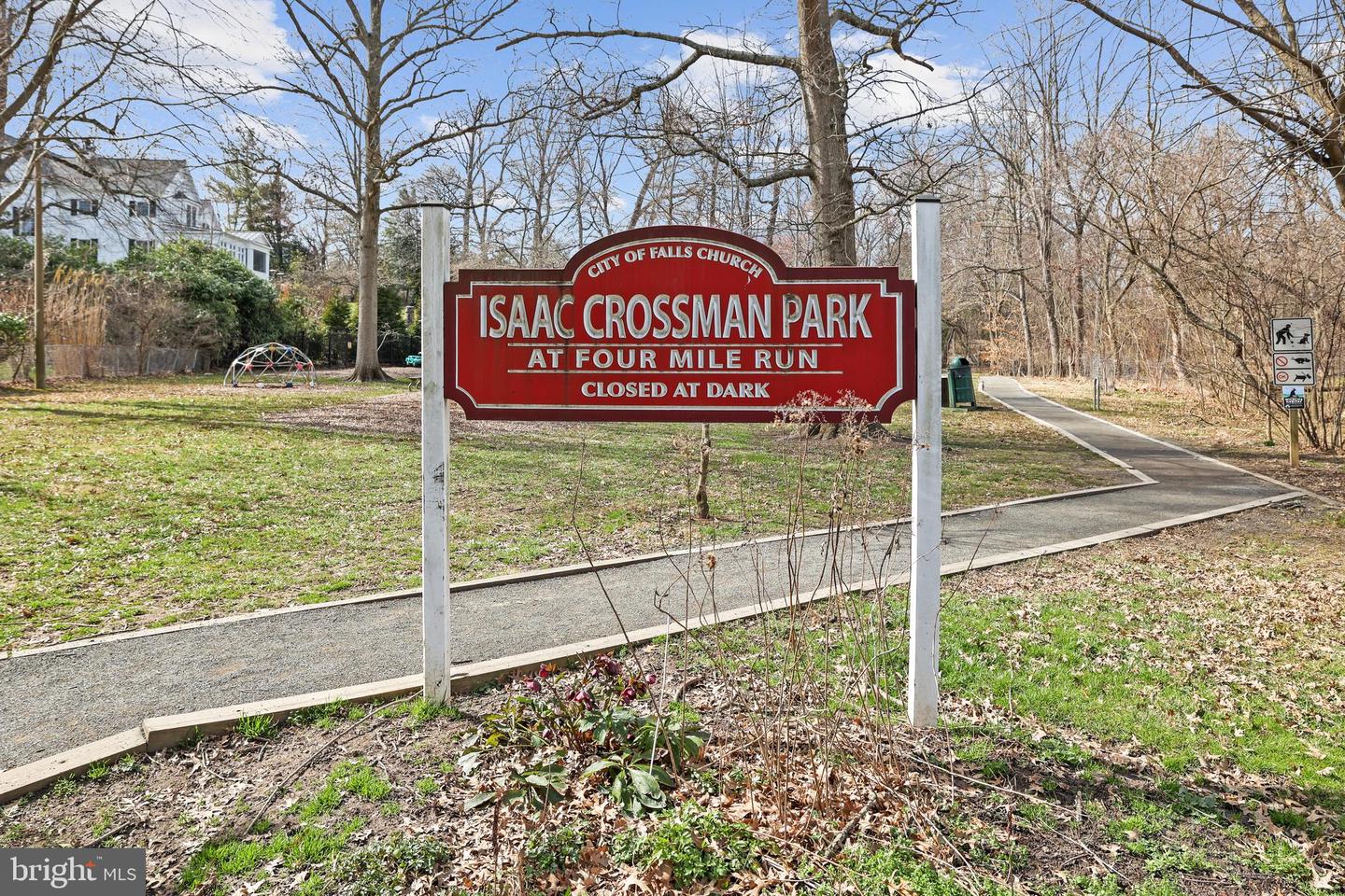 6947 28TH ST N, ARLINGTON, Virginia 22213, 3 Bedrooms Bedrooms, ,2 BathroomsBathrooms,Residential,For sale,6947 28TH ST N,VAAR2058330 MLS # VAAR2058330