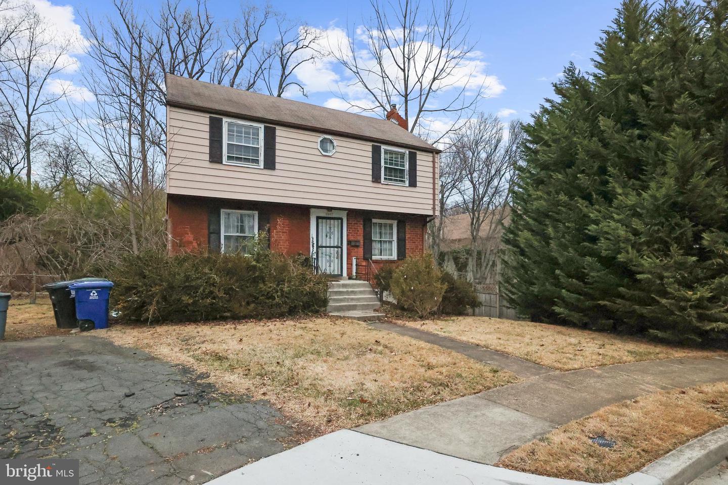 6947 28TH ST N, ARLINGTON, Virginia 22213, 3 Bedrooms Bedrooms, ,2 BathroomsBathrooms,Residential,For sale,6947 28TH ST N,VAAR2058330 MLS # VAAR2058330