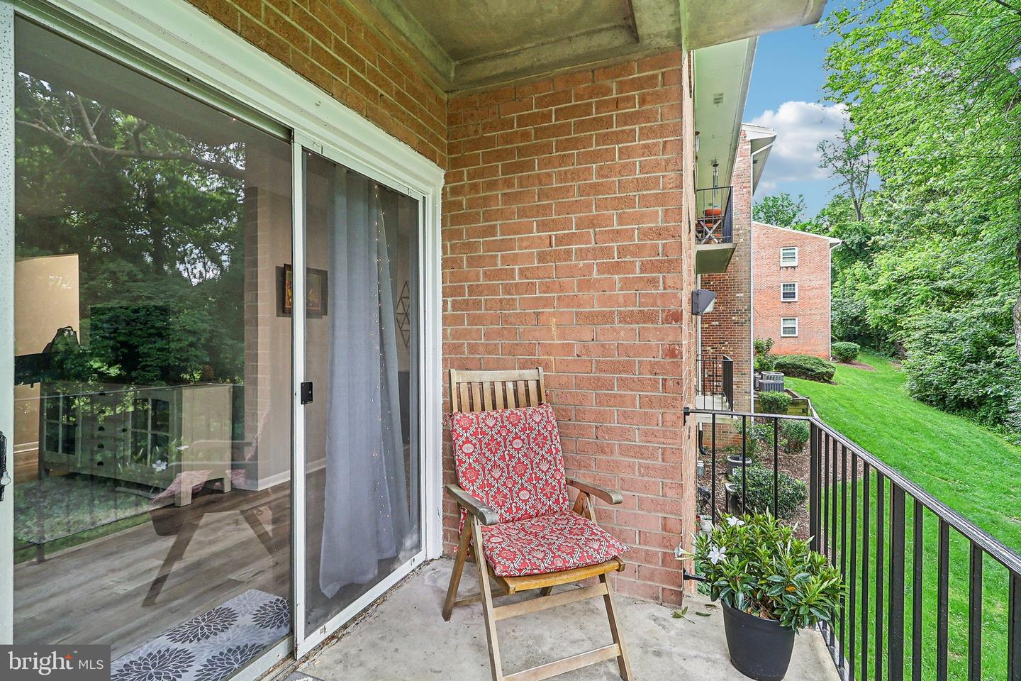 3814 LYNDHURST DR #203, FAIRFAX, Virginia 22031, 2 Bedrooms Bedrooms, ,1 BathroomBathrooms,Residential,For sale,3814 LYNDHURST DR #203,VAFC2006398 MLS # VAFC2006398