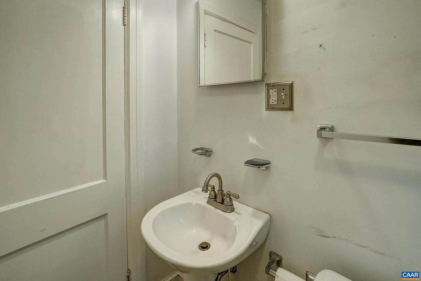 2425 JEFFERSON PARK AVE, CHARLOTTESVILLE, Virginia 22903, 6 Bedrooms Bedrooms, ,3 BathroomsBathrooms,Residential,For sale,2425 JEFFERSON PARK AVE,665068 MLS # 665068