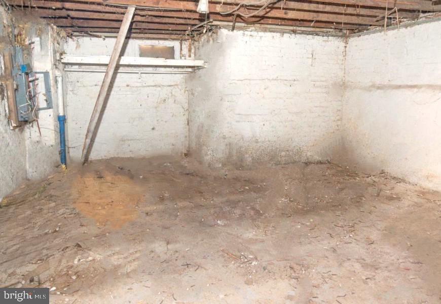 1531 U ST SE, WASHINGTON, District Of Columbia 20020, 2 Bedrooms Bedrooms, ,1 BathroomBathrooms,Residential,For sale,1531 U ST SE,DCDC2203054 MLS # DCDC2203054