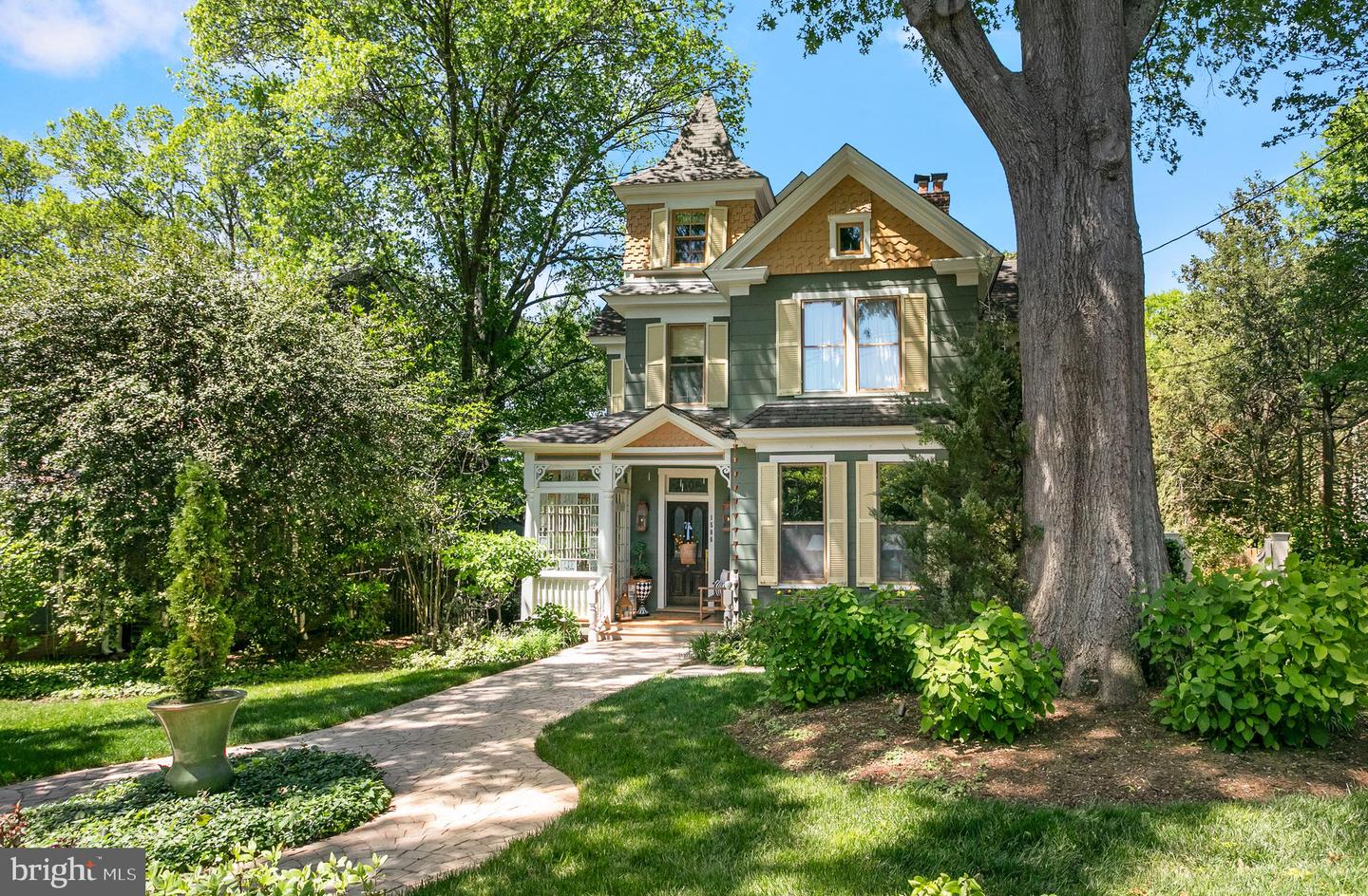 1506 N NICHOLAS ST, ARLINGTON, Virginia 22205, 4 Bedrooms Bedrooms, ,2 BathroomsBathrooms,Residential,For sale,1506 N NICHOLAS ST,VAAR2058380 MLS # VAAR2058380