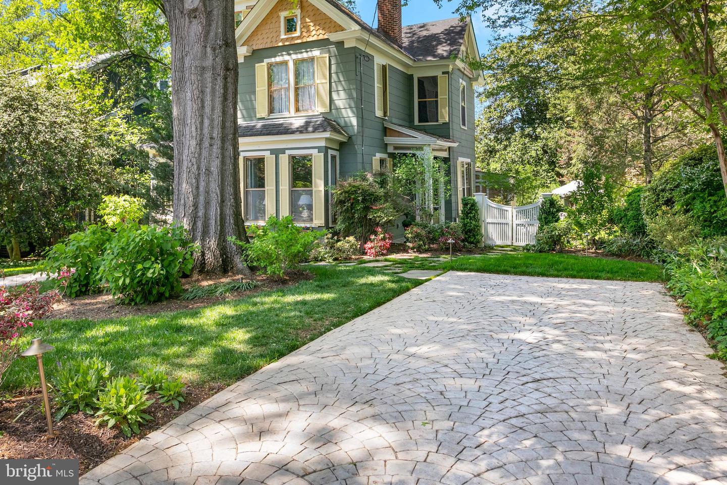1506 N NICHOLAS ST, ARLINGTON, Virginia 22205, 4 Bedrooms Bedrooms, ,2 BathroomsBathrooms,Residential,For sale,1506 N NICHOLAS ST,VAAR2058380 MLS # VAAR2058380
