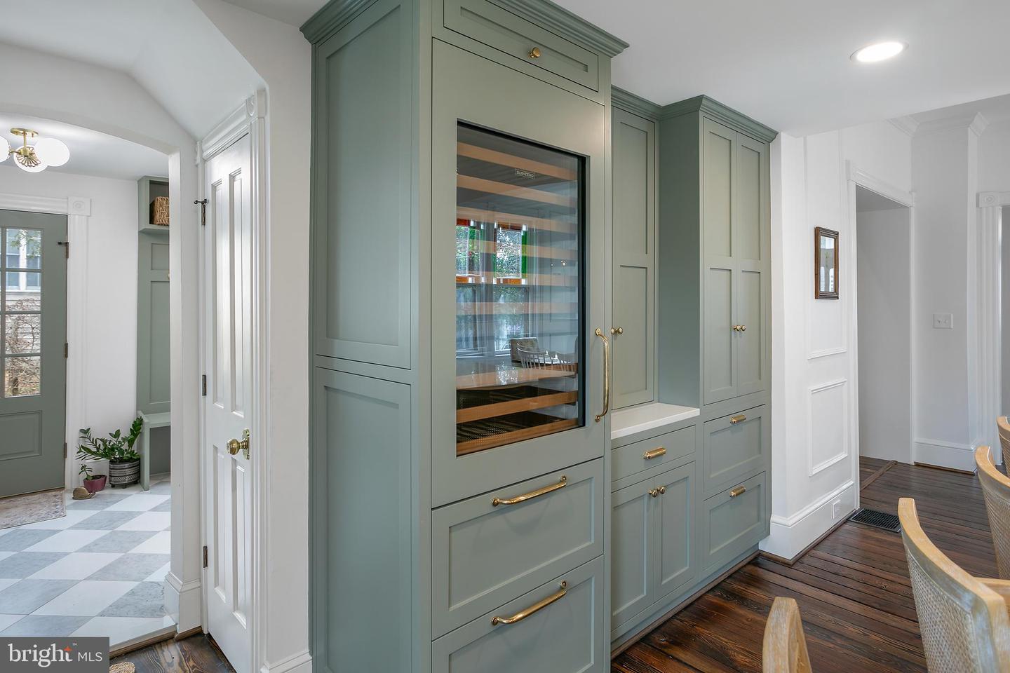 1506 N NICHOLAS ST, ARLINGTON, Virginia 22205, 4 Bedrooms Bedrooms, ,2 BathroomsBathrooms,Residential,For sale,1506 N NICHOLAS ST,VAAR2058380 MLS # VAAR2058380