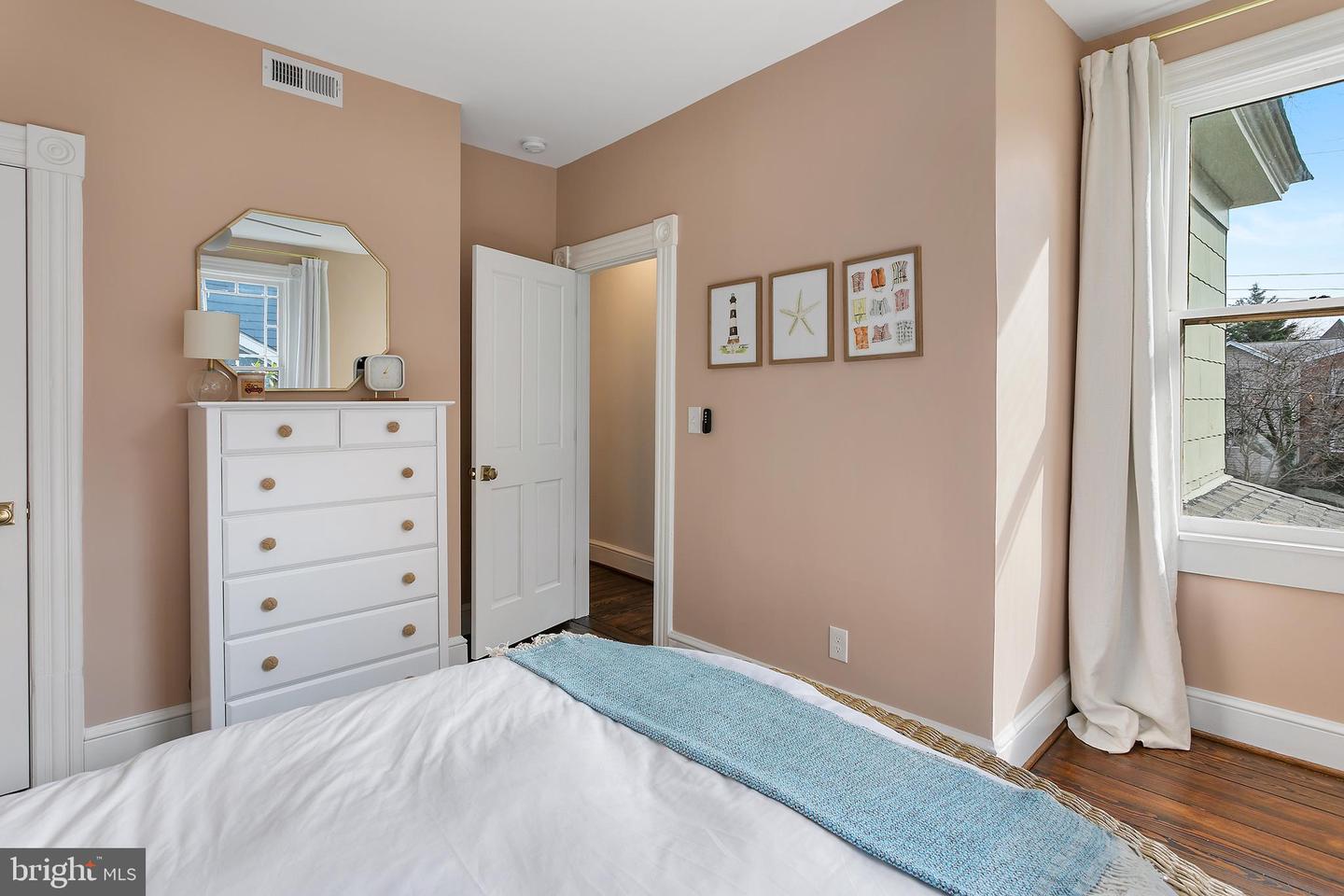 1506 N NICHOLAS ST, ARLINGTON, Virginia 22205, 4 Bedrooms Bedrooms, ,2 BathroomsBathrooms,Residential,For sale,1506 N NICHOLAS ST,VAAR2058380 MLS # VAAR2058380