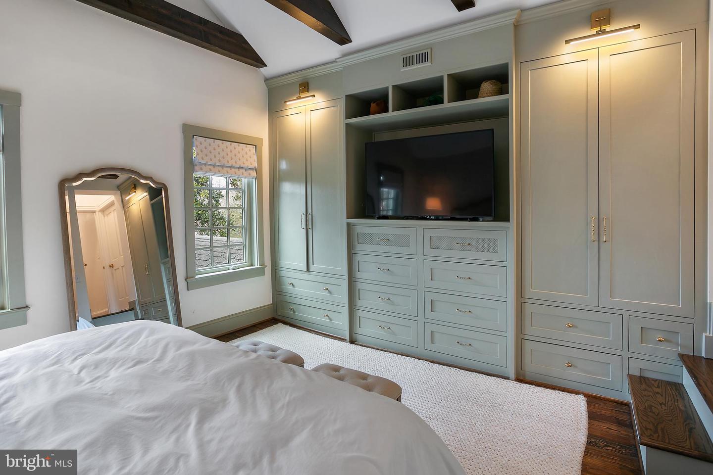 1506 N NICHOLAS ST, ARLINGTON, Virginia 22205, 4 Bedrooms Bedrooms, ,2 BathroomsBathrooms,Residential,For sale,1506 N NICHOLAS ST,VAAR2058380 MLS # VAAR2058380