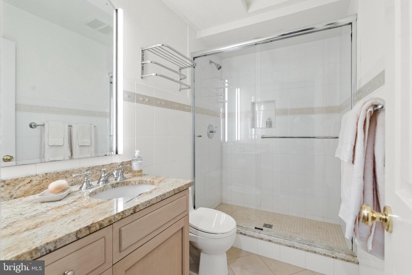 6707 LUPINE LN, MCLEAN, Virginia 22101, 6 Bedrooms Bedrooms, ,6 BathroomsBathrooms,Residential,For sale,6707 LUPINE LN,VAFX2243902 MLS # VAFX2243902