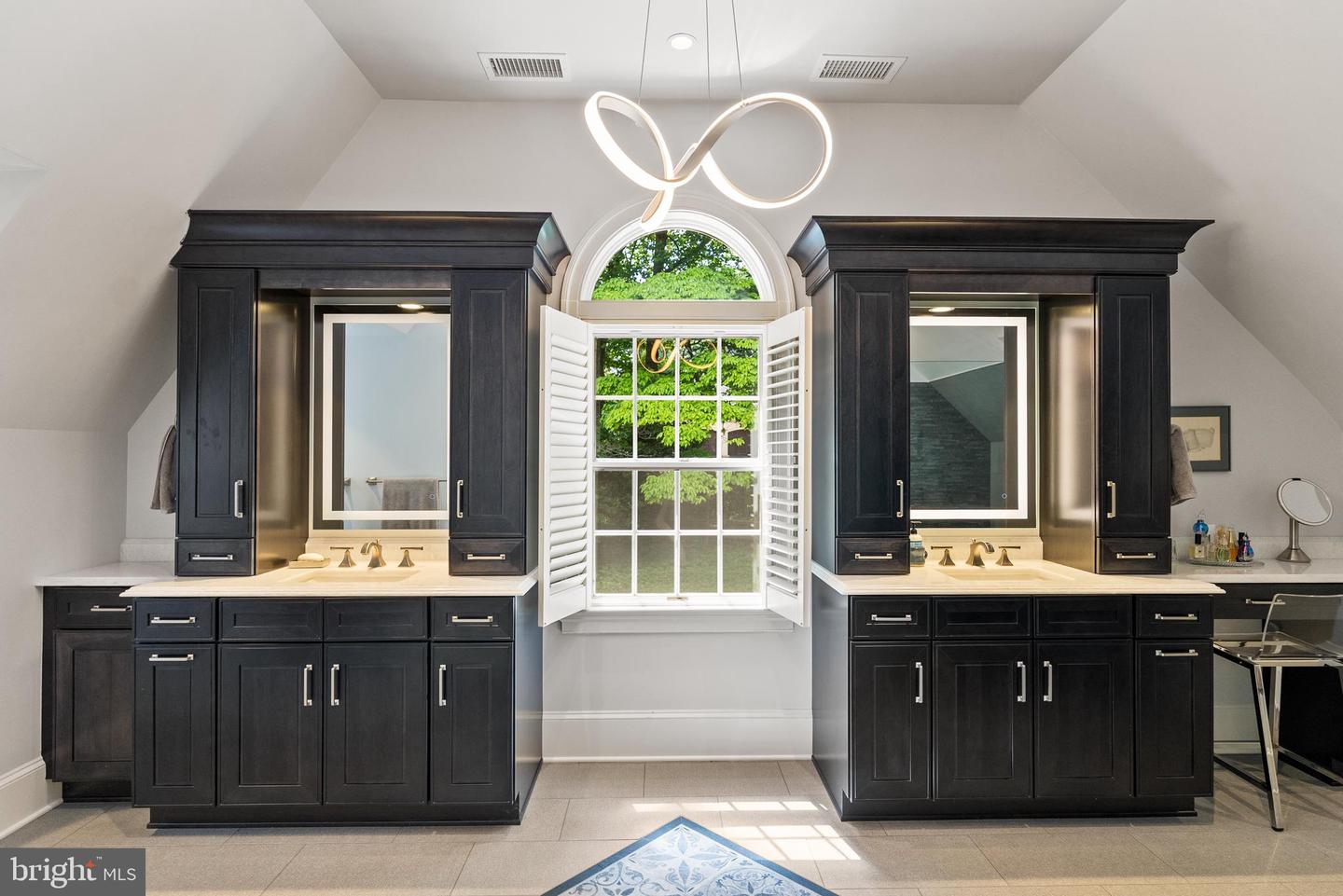 6707 LUPINE LN, MCLEAN, Virginia 22101, 6 Bedrooms Bedrooms, ,6 BathroomsBathrooms,Residential,For sale,6707 LUPINE LN,VAFX2243902 MLS # VAFX2243902