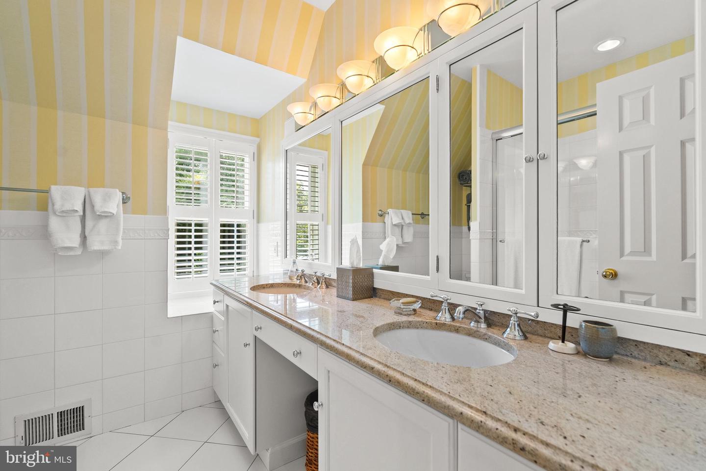6707 LUPINE LN, MCLEAN, Virginia 22101, 6 Bedrooms Bedrooms, ,6 BathroomsBathrooms,Residential,For sale,6707 LUPINE LN,VAFX2243902 MLS # VAFX2243902