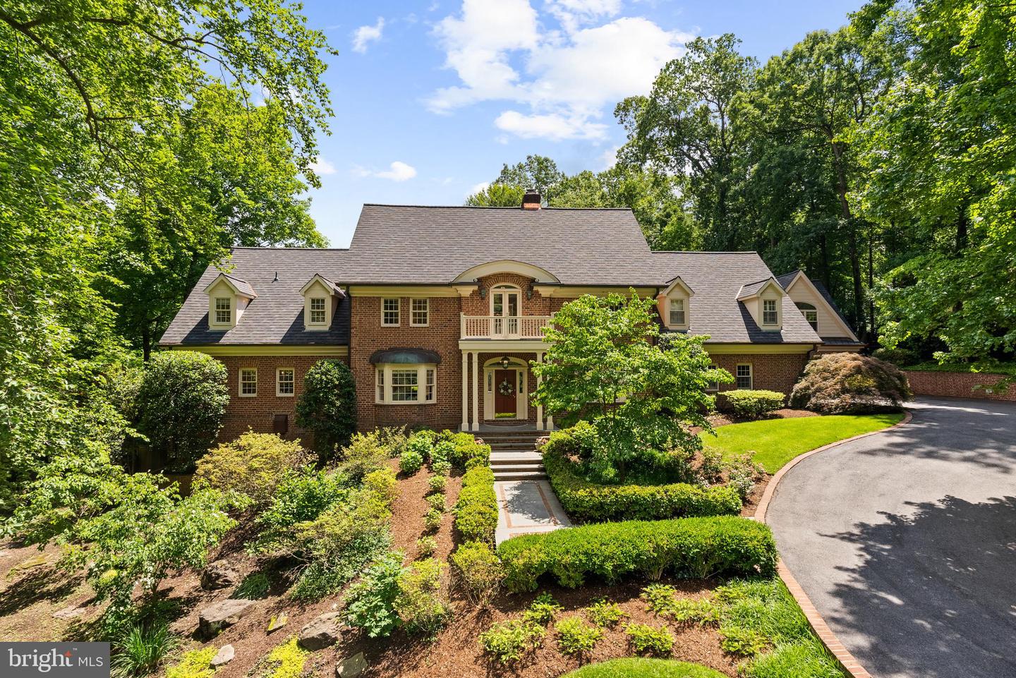 6707 LUPINE LN, MCLEAN, Virginia 22101, 6 Bedrooms Bedrooms, ,6 BathroomsBathrooms,Residential,For sale,6707 LUPINE LN,VAFX2243902 MLS # VAFX2243902