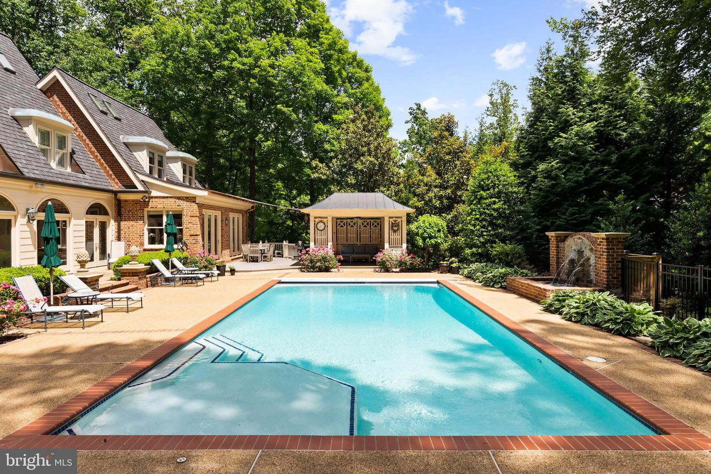 6707 LUPINE LN, MCLEAN, Virginia 22101, 6 Bedrooms Bedrooms, ,6 BathroomsBathrooms,Residential,For sale,6707 LUPINE LN,VAFX2243902 MLS # VAFX2243902