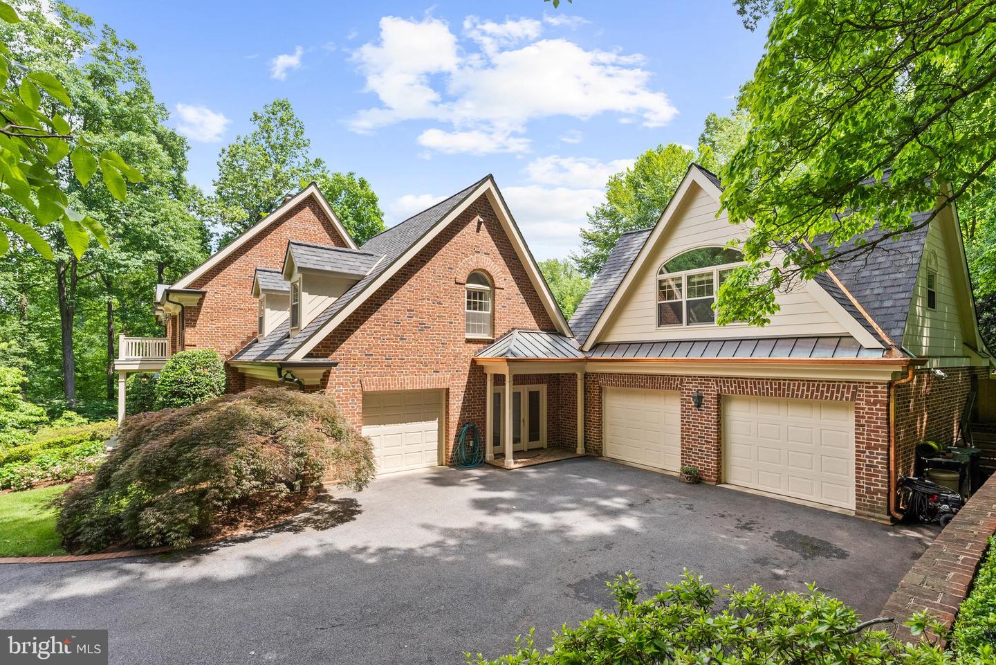 6707 LUPINE LN, MCLEAN, Virginia 22101, 6 Bedrooms Bedrooms, ,6 BathroomsBathrooms,Residential,For sale,6707 LUPINE LN,VAFX2243902 MLS # VAFX2243902