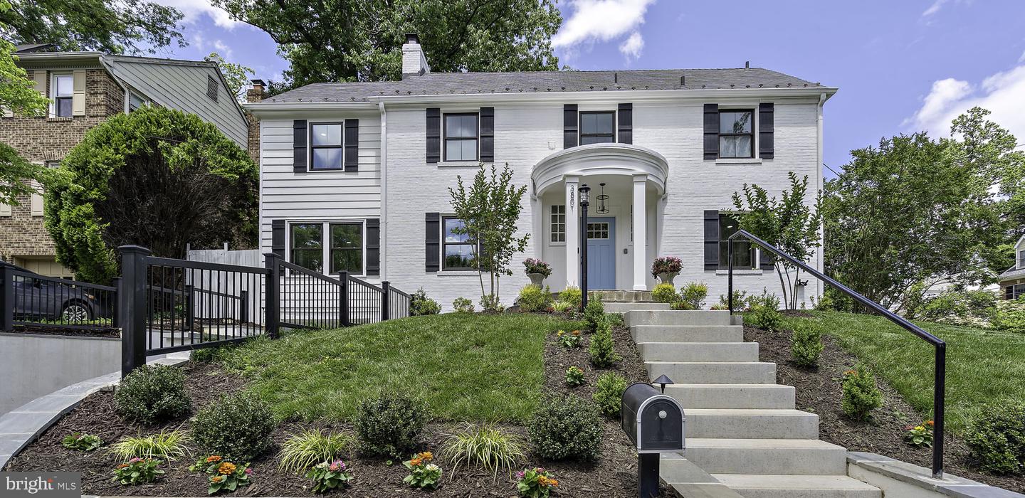 3801 LORCOM LN N, ARLINGTON, Virginia 22207, 3 Bedrooms Bedrooms, ,4 BathroomsBathrooms,Residential,For sale,3801 LORCOM LN N,VAAR2058386 MLS # VAAR2058386