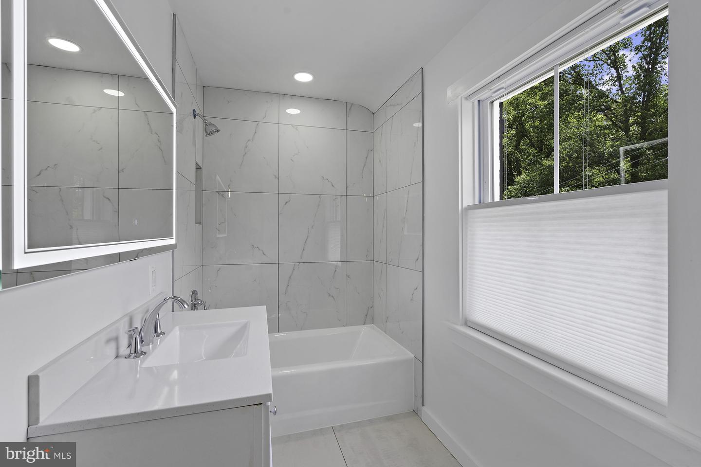 3801 LORCOM LN N, ARLINGTON, Virginia 22207, 3 Bedrooms Bedrooms, ,4 BathroomsBathrooms,Residential,For sale,3801 LORCOM LN N,VAAR2058386 MLS # VAAR2058386