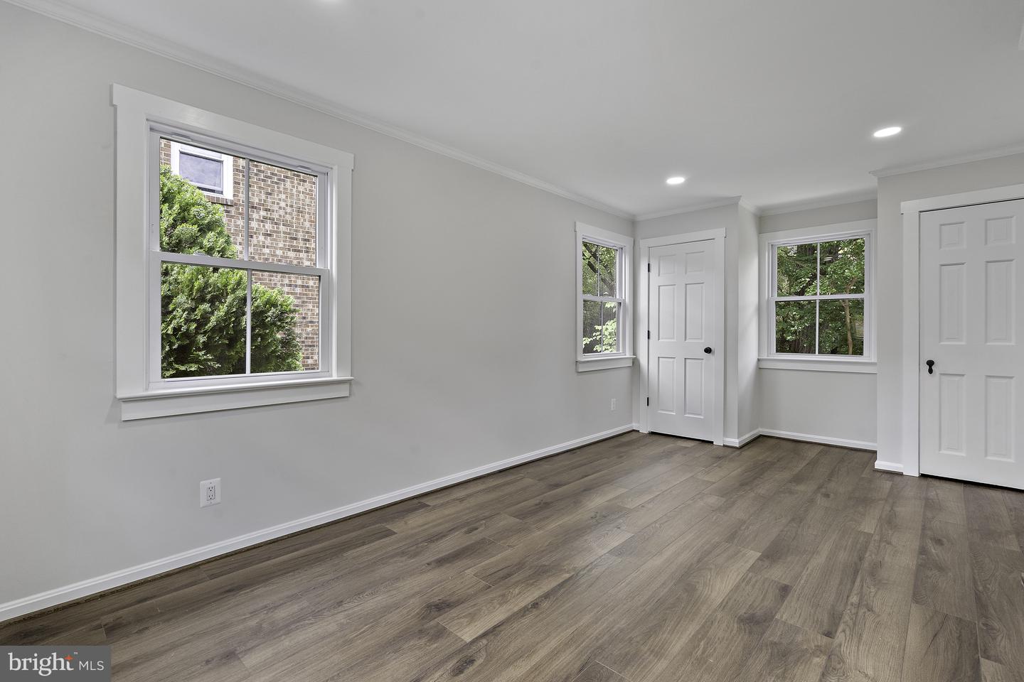 3801 LORCOM LN N, ARLINGTON, Virginia 22207, 3 Bedrooms Bedrooms, ,4 BathroomsBathrooms,Residential,For sale,3801 LORCOM LN N,VAAR2058386 MLS # VAAR2058386