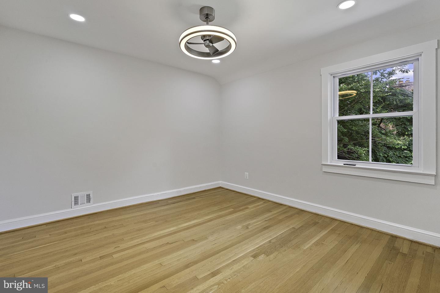 3801 LORCOM LN N, ARLINGTON, Virginia 22207, 3 Bedrooms Bedrooms, ,4 BathroomsBathrooms,Residential,For sale,3801 LORCOM LN N,VAAR2058386 MLS # VAAR2058386