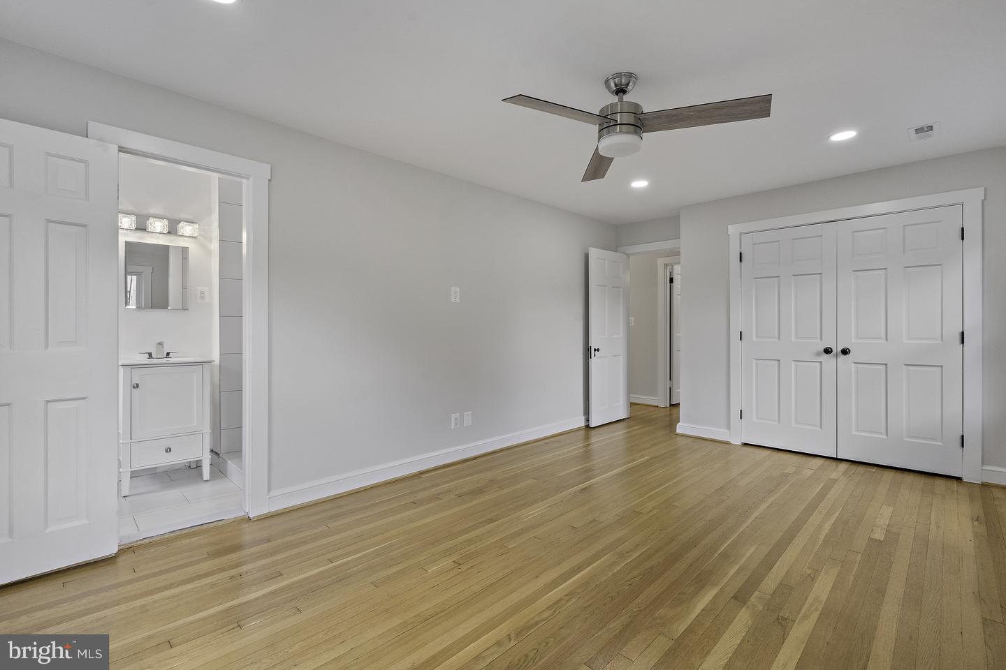 3801 LORCOM LN N, ARLINGTON, Virginia 22207, 3 Bedrooms Bedrooms, ,4 BathroomsBathrooms,Residential,For sale,3801 LORCOM LN N,VAAR2058386 MLS # VAAR2058386